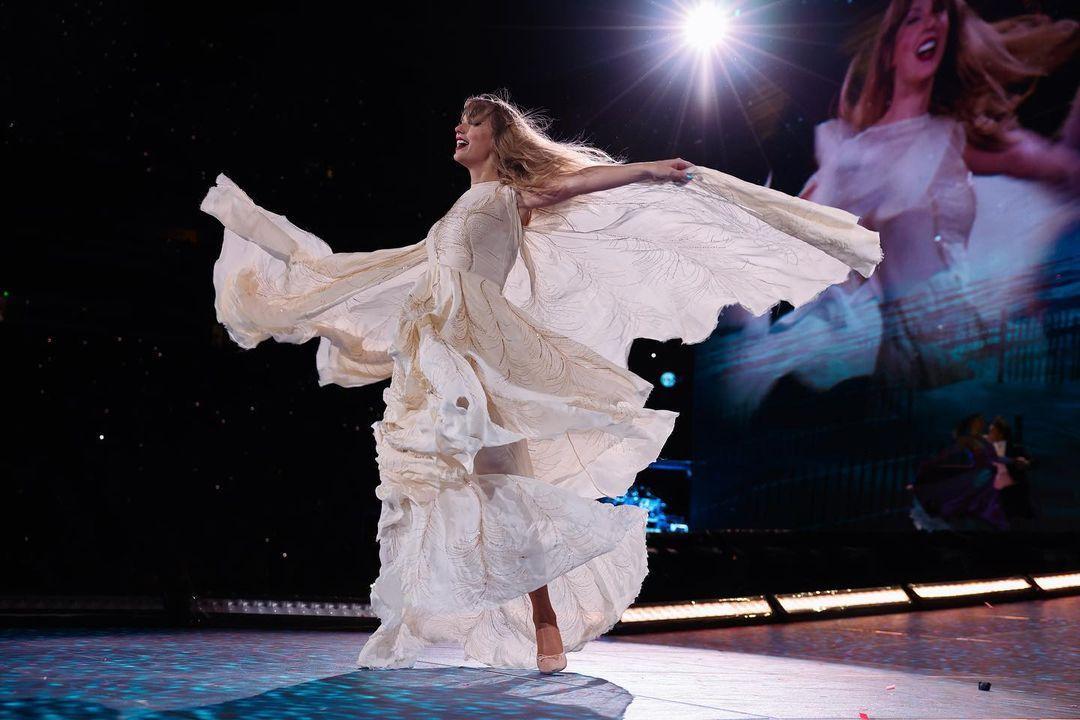 Gracefully taking the Las Vegas stage by storm, the singer spun and danced in a delicate chiffon gown that exuded an air of ethereal charm. The gown's voluminous sleeves added a touch of romantic grandeur, while intricate lace details and delicate crystal embroideries adorned its surface, catching and scattering the stage lights in a breathtaking display of beauty as she moved. With every twirl and step, the gown's enchanting design seemed to weave a magical narrative, enhancing the singer's performance with its timeless elegance and radiant shimmer.